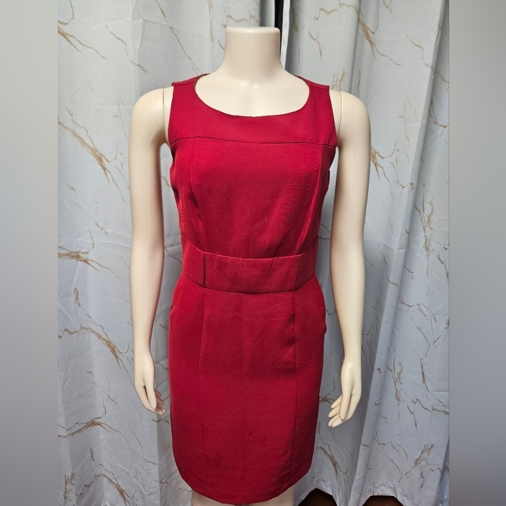 Elegant Red Sleeveless Dress